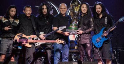 ​面孔乐队老主唱是谁