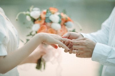 ​大逆转！结婚人数，突然回升了，年轻人为何突然想“婚”了？